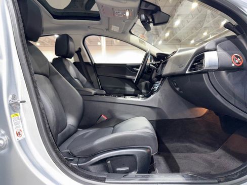 Used 2017 Jaguar XE Premium image 61
