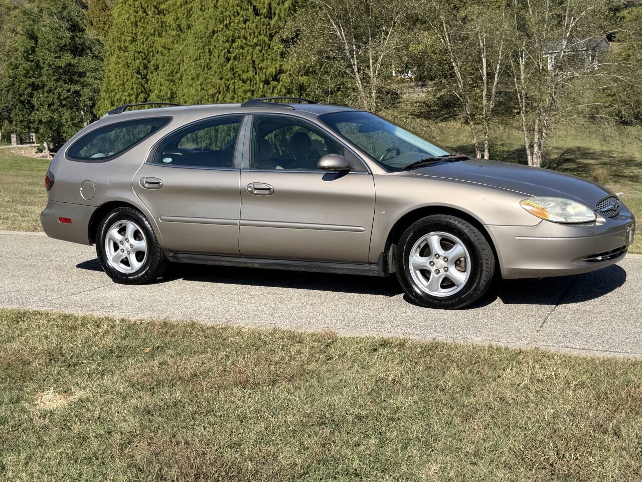 Used 2002 Ford Taurus SE FWD image 11