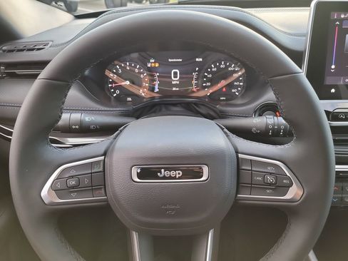 New 2026 Jeep Compass Latitude image 25