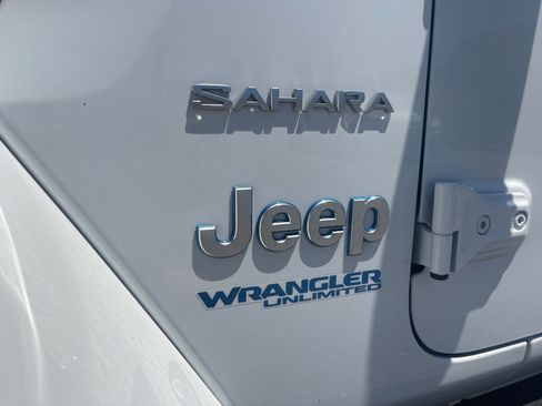 Used 2022 Jeep Wrangler Unlimited Sahara w/ Safety Group image 16