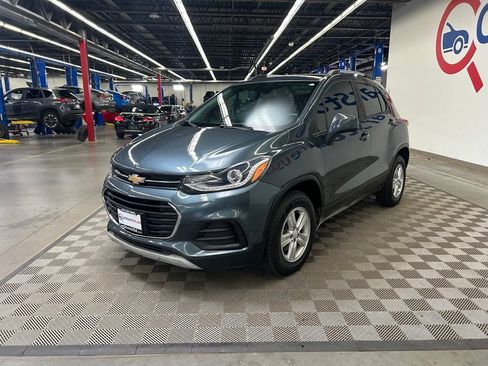 Used 2021 Chevrolet Trax LT AWD/4WD image 3