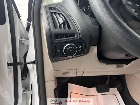 Used 2015 Ford Focus SE FWD image 23