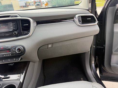 Used 2016 Kia Sorento EX image 28