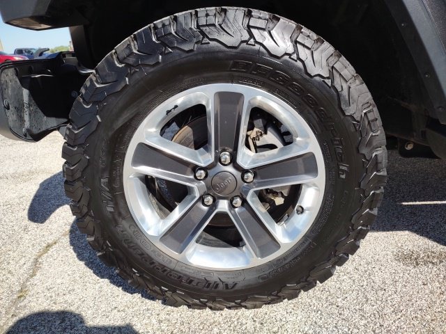 Used 2019 Jeep Wrangler Unlimited Sahara w/ Uconnect 4C Nav & Sound Group AWD/4WD image 30