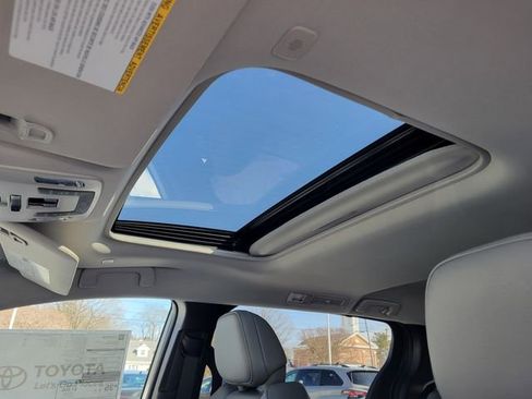 New 2026 Toyota Sienna XLE AWD/4WD image 18