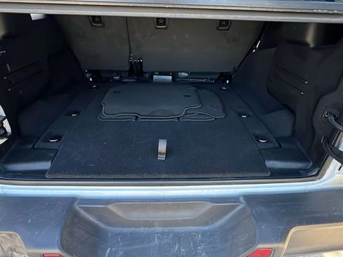 Used 2025 Jeep Wrangler Sahara image 13