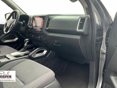 Used 2024 Nissan Frontier SV w/ SV Convenience Package image 16