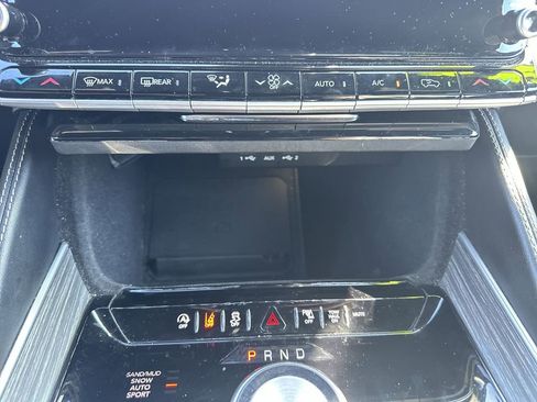 Used 2024 Jeep Wagoneer Series II w/ Flexible Seating Group image 30