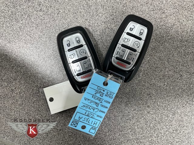 Used 2017 Chrysler Pacifica Touring-L Plus w/ Uconnect Theatre Group FWD image 26