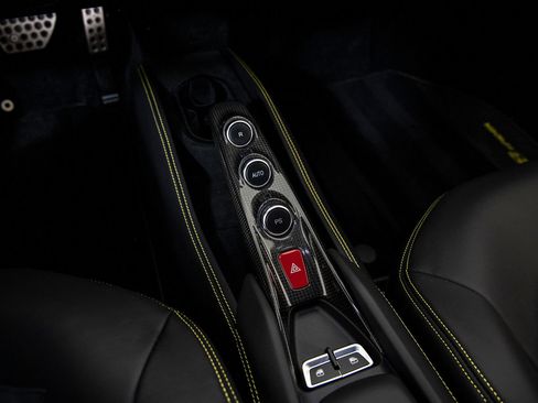 Certified 2022 Ferrari F8 Tributo RWD image 14