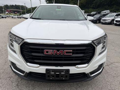 Used 2024 GMC Terrain SLE FWD image 2