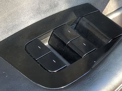 Used 2021 Tesla Model Y Long Range image 16