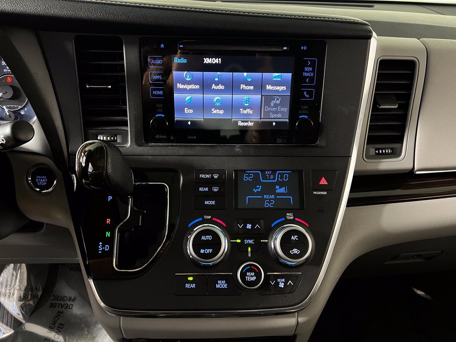 Used 2017 Toyota Sienna XLE Premium FWD image 19