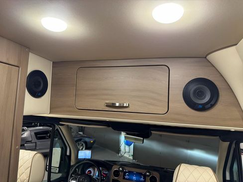 Used 2024 Mercedes-Benz Sprinter 3500 image 39