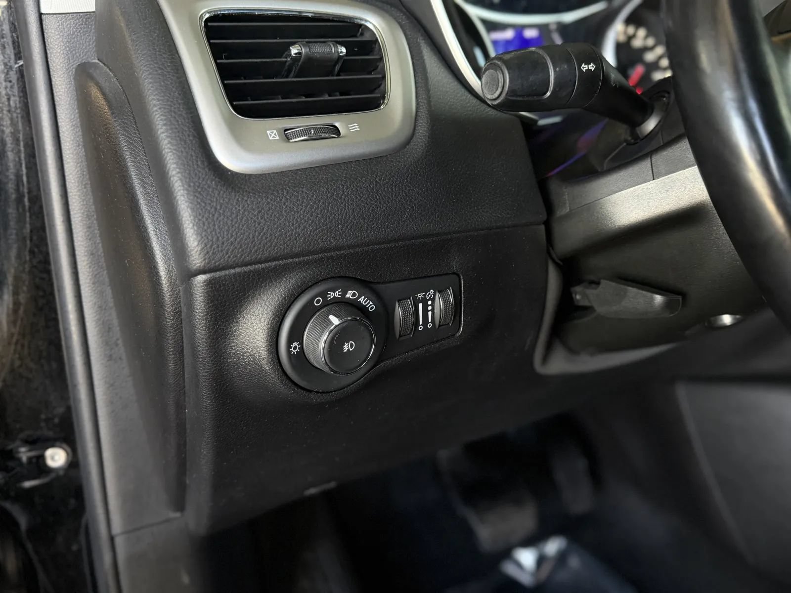 Used 2020 Jeep Compass Latitude w/ Cold Weather Group AWD/4WD image 25
