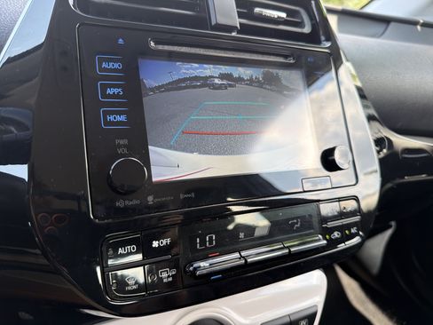 Used 2017 Toyota Prius Four FWD image 6