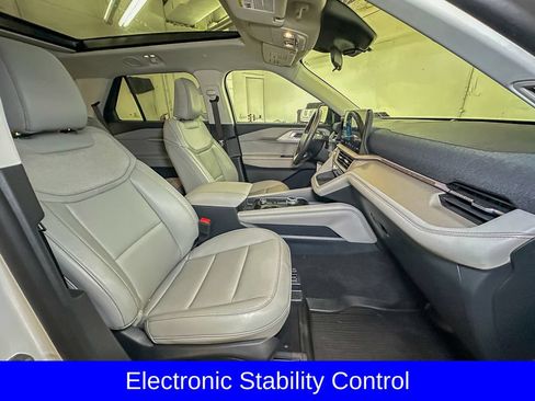 Used 2026 Ford Explorer Active w/ Active Comfort Package AWD/4WD image 7