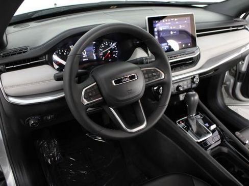 Used 2024 Jeep Compass Limited AWD/4WD image 8