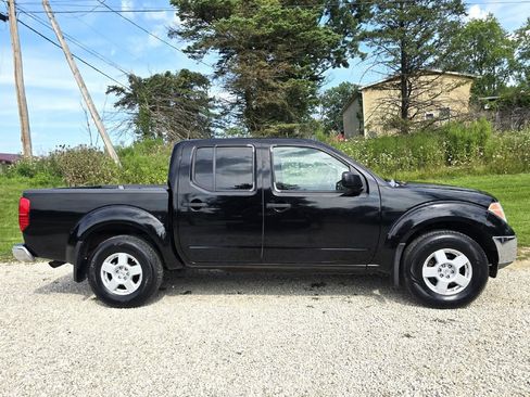 Used 2005 Nissan Frontier SE w/ (P01) Power Pkg AWD/4WD image 8