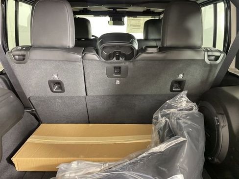 New 2025 Jeep Wrangler Unlimited Rubicon 392 image 18