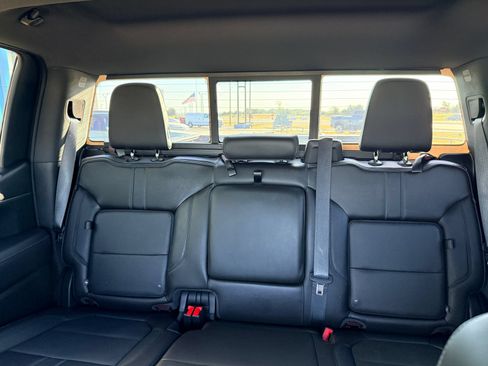 Used 2019 Chevrolet Silverado 1500 High Country w/ Technology Package AWD/4WD image 18