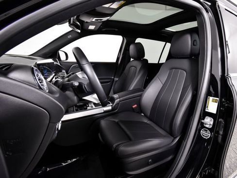 Certified 2025 Mercedes-Benz GLB 250 image 4