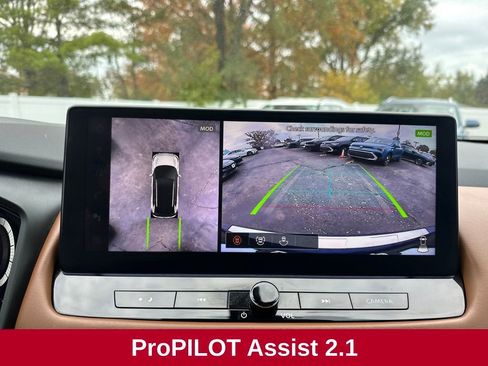 Used 2025 Nissan Rogue Platinum w/ Tech Package image 21