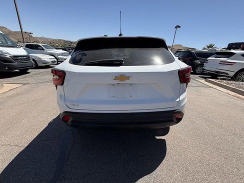 Used 2024 Chevrolet Trax LS FWD image 4