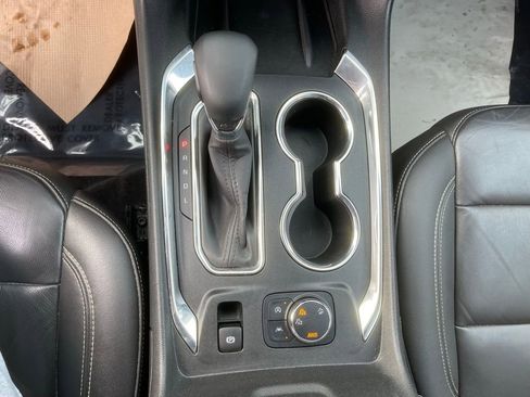 Used 2023 Chevrolet Traverse LT image 18