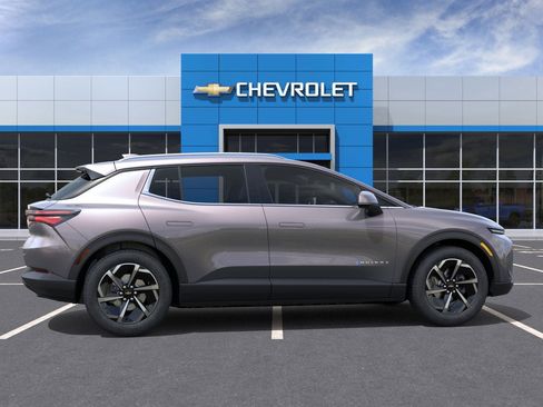 New 2026 Chevrolet Equinox EV LT image 29