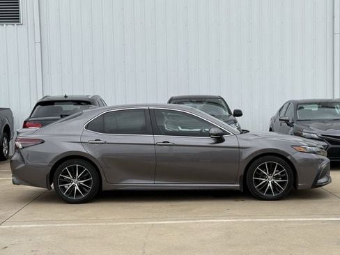 Used 2024 Toyota Camry SE FWD image 3