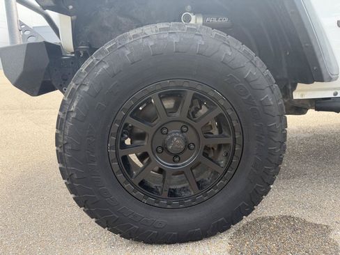 Used 2020 Jeep Gladiator Rubicon AWD/4WD image 25