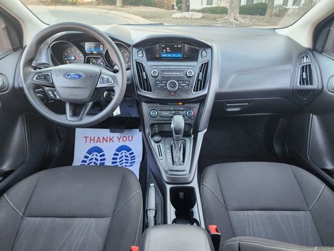 Used 2018 Ford Focus SE w/ SE Appearance Package image 26