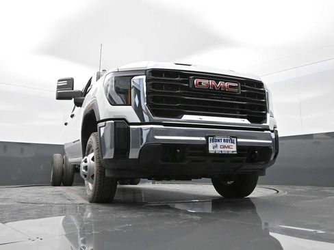 New 2025 GMC Sierra 3500 Pro w/ Convenience Package image 18