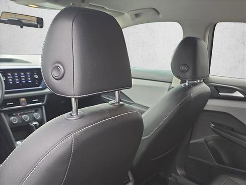 Used 2022 Volkswagen Taos SE image 16