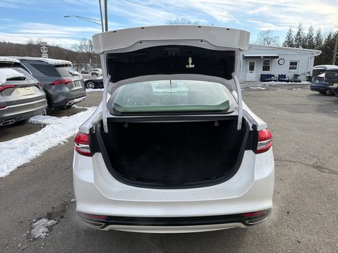 Used 2017 Ford Fusion SE image 11