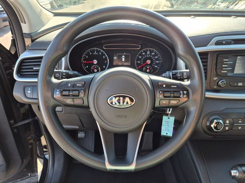 Used 2018 Kia Sorento LX AWD/4WD image 16