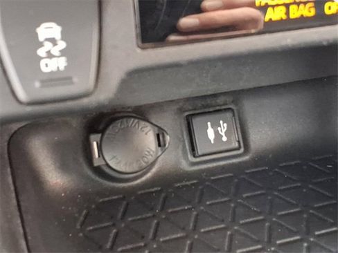 Used 2019 Toyota RAV4 LE image 9