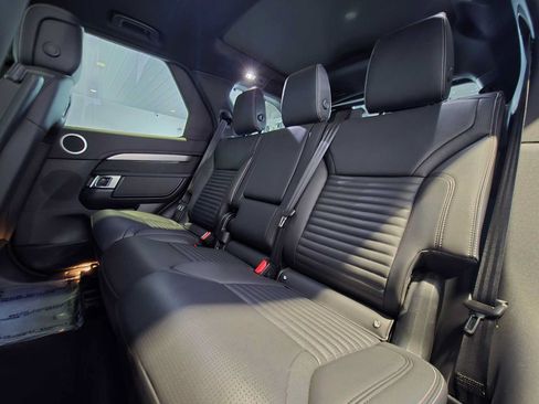 Used 2025 Land Rover Discovery Dynamic SE AWD/4WD image 19