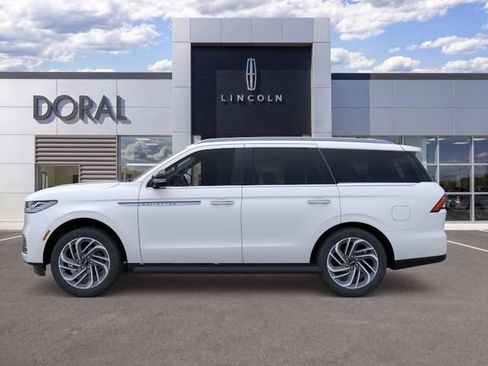 New 2026 Lincoln Navigator Premiere AWD/4WD image 6