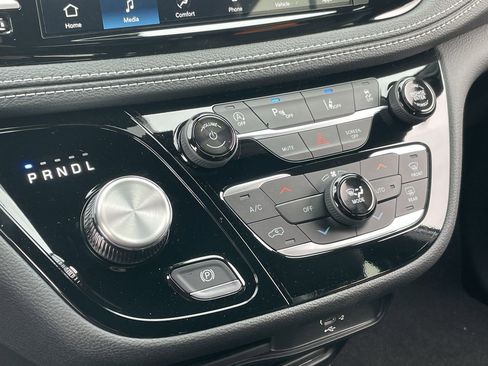 New 2026 Chrysler Pacifica Select image 18