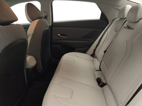 Used 2024 Hyundai Elantra Limited FWD image 18