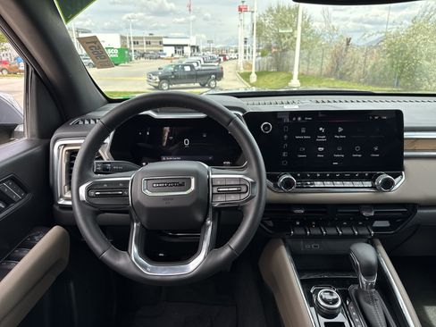 Used 2024 GMC Canyon Denali AWD/4WD image 16