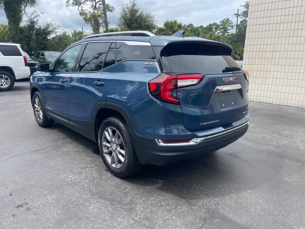 Used 2024 GMC Terrain SLT AWD/4WD image 3