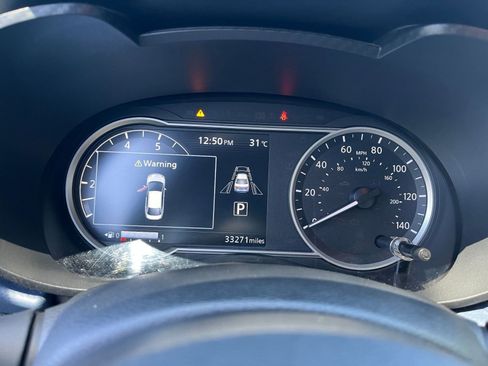 Used 2025 Nissan Versa SV FWD image 38