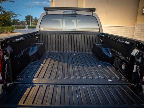 Used 2019 Toyota Tacoma TRD Sport image 6