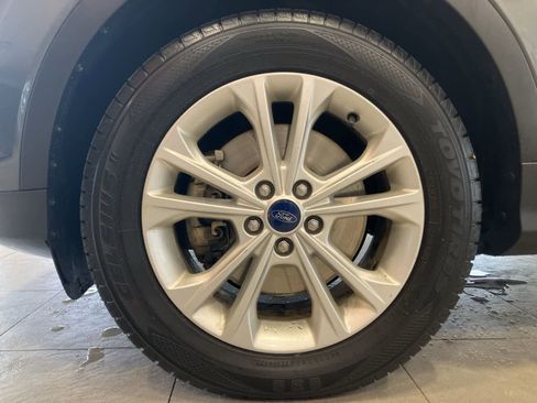 Used 2018 Ford Escape SE w/ SE Sync 3 Package image 9