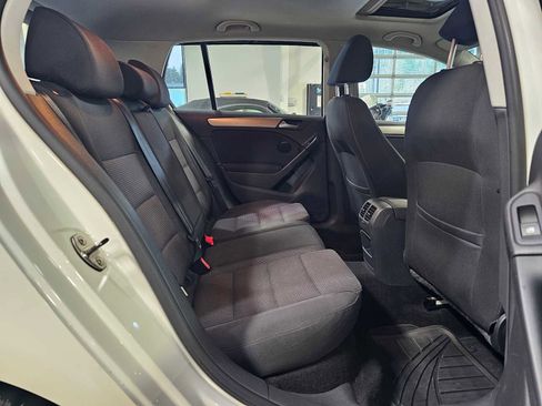 Used 2012 Volkswagen Golf TDI image 10