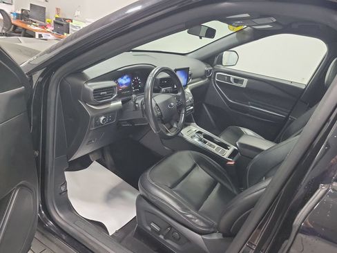 Used 2020 Ford Explorer XLT w/ Equipment Group 202A RWD image 34