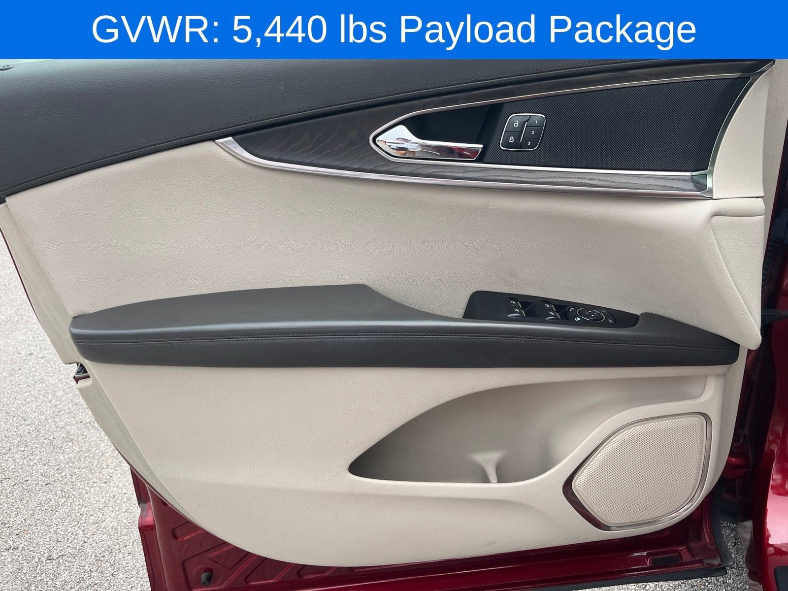 Used 2018 Lincoln MKX Reserve w/ Driver Assistance Package FWD image 11